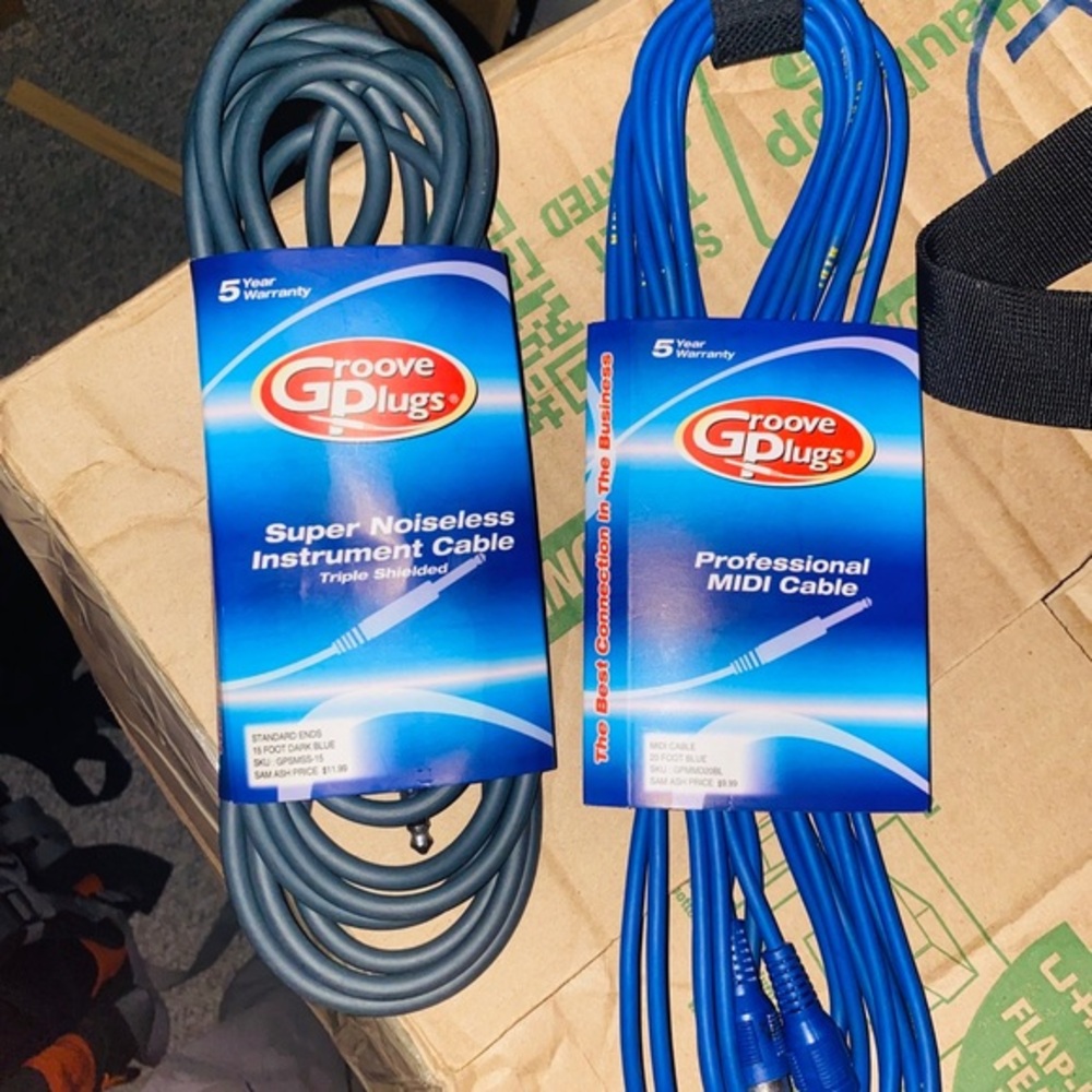 Pair of Groove Plugs Brand MIDI and Noiseless Audio Cables
